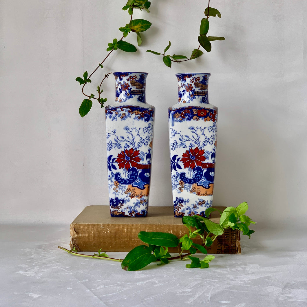 Pair of decorative Chinese-style vases
