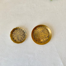 Load image into Gallery viewer, Two mini brass dishes with floral engraving
